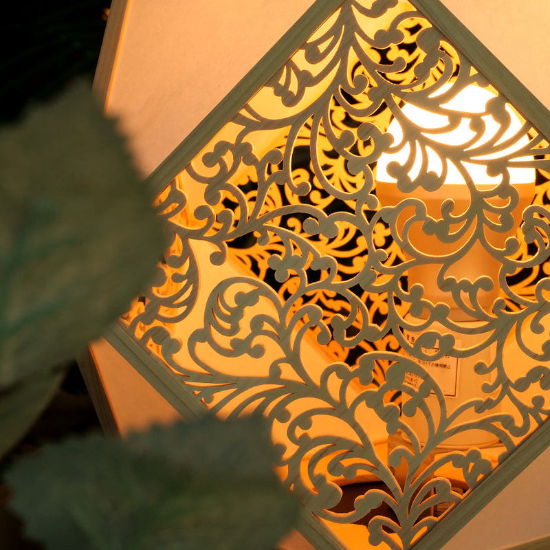 Image is for illustration purposes.(Image of KIRIKO STAND LIGHT (M) ARABESQUE in the same series.)