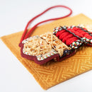 The pattern on the inner bag may vary depending on the product.