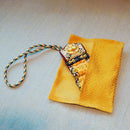 The pattern on the inner bag may vary depending on the product.