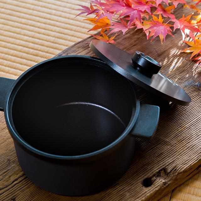[หม้อหุง (หม้อ)] Cocotte Pot & Lid (ขนาดใหญ่) Cocotte Mai (เปิดไฟ & IH & OVEN) | Homusubi | การแปรรูปคาร์บอน