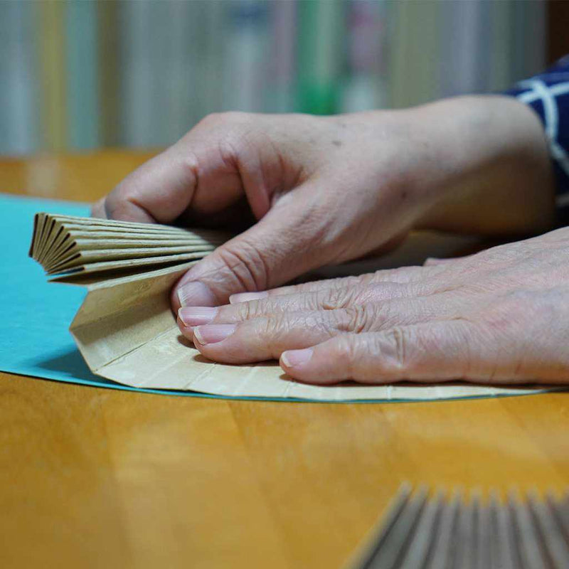 [HAND FAN] WOMAN'S DRAWING PICTURE TACHIYU WATER BLUE TAME-NURI | UNKINDO FUKATSU HAND FAN | EDO FOLDING FANS